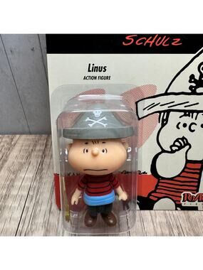 Peanuts Linus w Blanket Action Figure Charlie Brown Collectibles NEW FAST SHIP